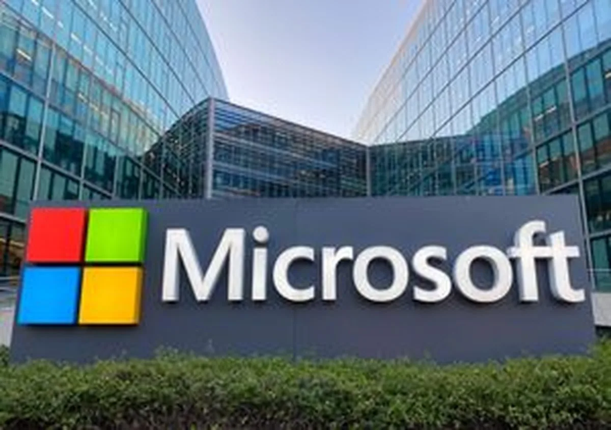 Microsoft’ın eski LinkedIn yöneticisi Ryan Roslansky, üst düzey yönetici ayrılıkları dalgasıyla birlikte şirketten ayrılıyor