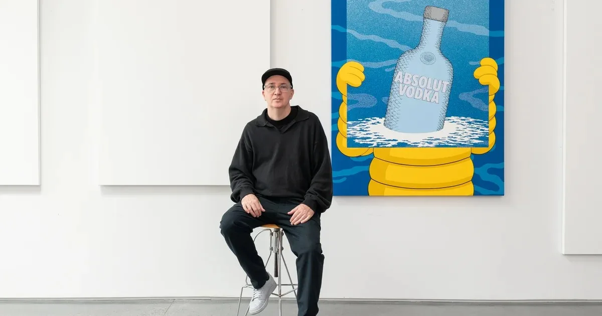 KAWS, Absolut Vodka ile sınırlı sayıda üretilecek özel şişe ve tablo işbirliğini duyurdu
