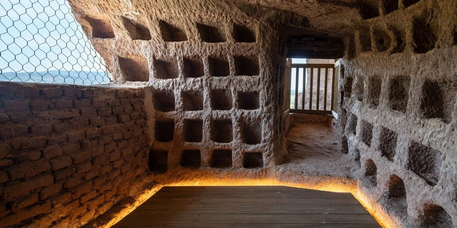 sergio-rojo-pena-de-las-bodegas-rock-cut-space-rehabilitation-designboom-1800-2
