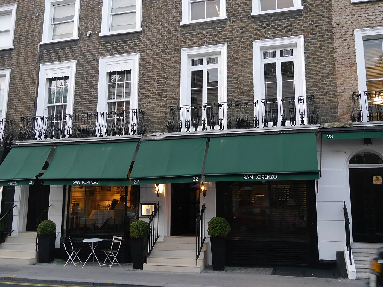San Lorenzo restaurant, Beauchamp Place, London, June 2016 02